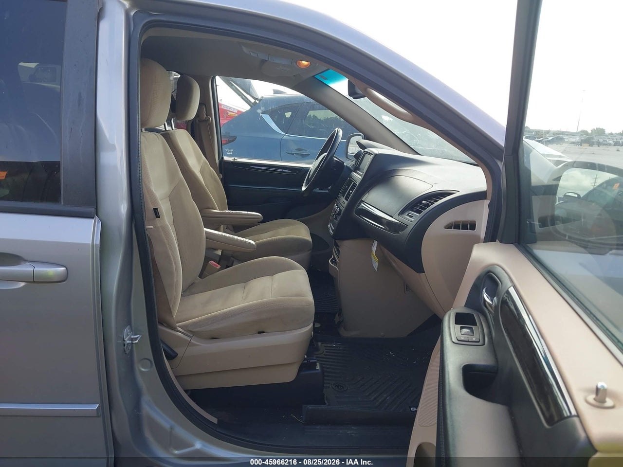 2016 DODGE GRAND CARAVAN SE · 5/11