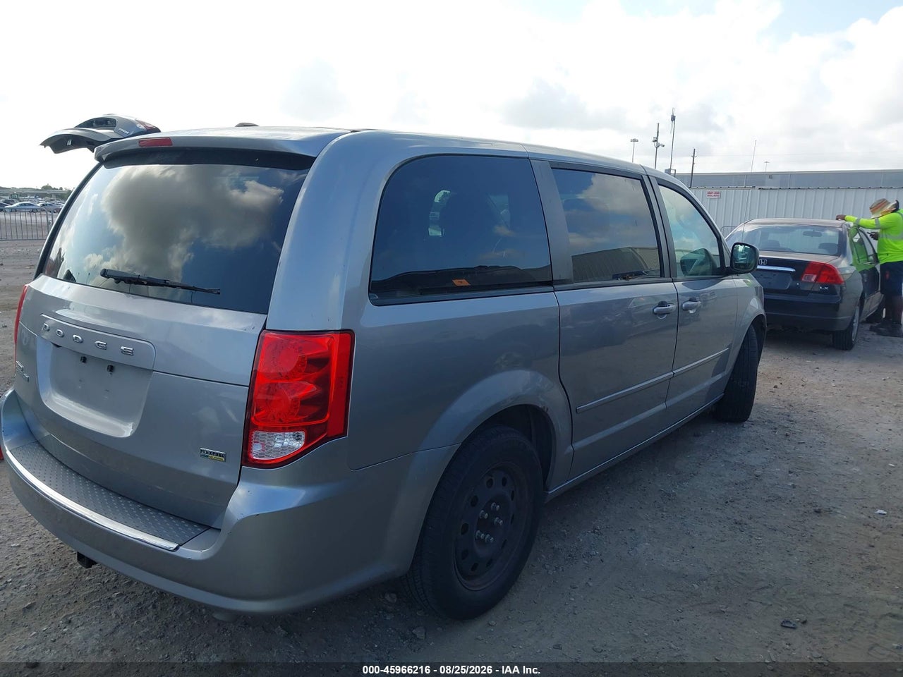 2016 DODGE GRAND CARAVAN SE · 4/11