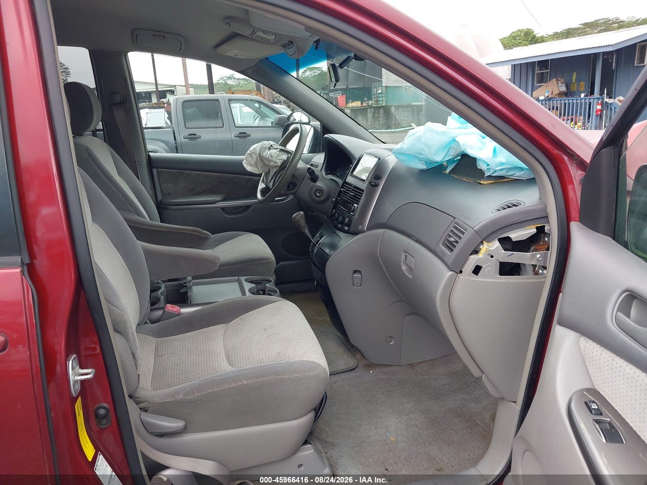 2008 TOYOTA SIENNA LE · 5/11
