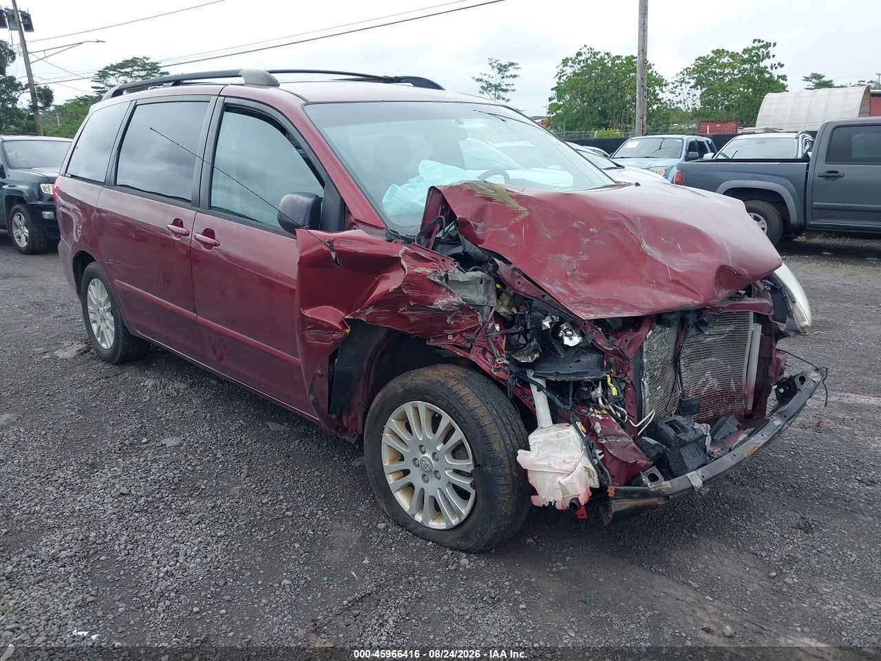 5TDBK23C58S****** · 2008 TOYOTA SIENNA LE