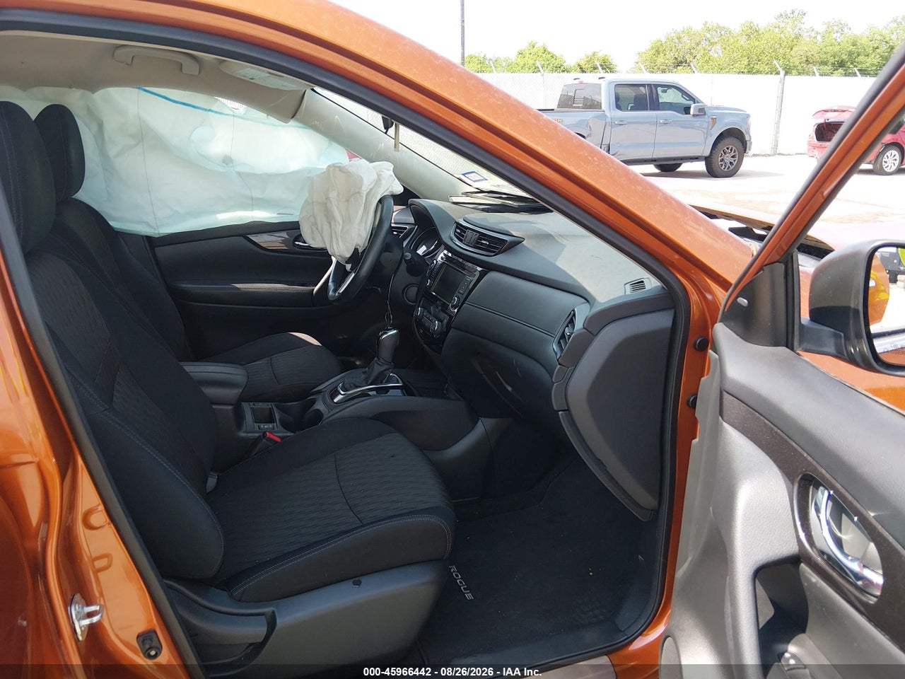2018 NISSAN ROGUE SV · 5/11