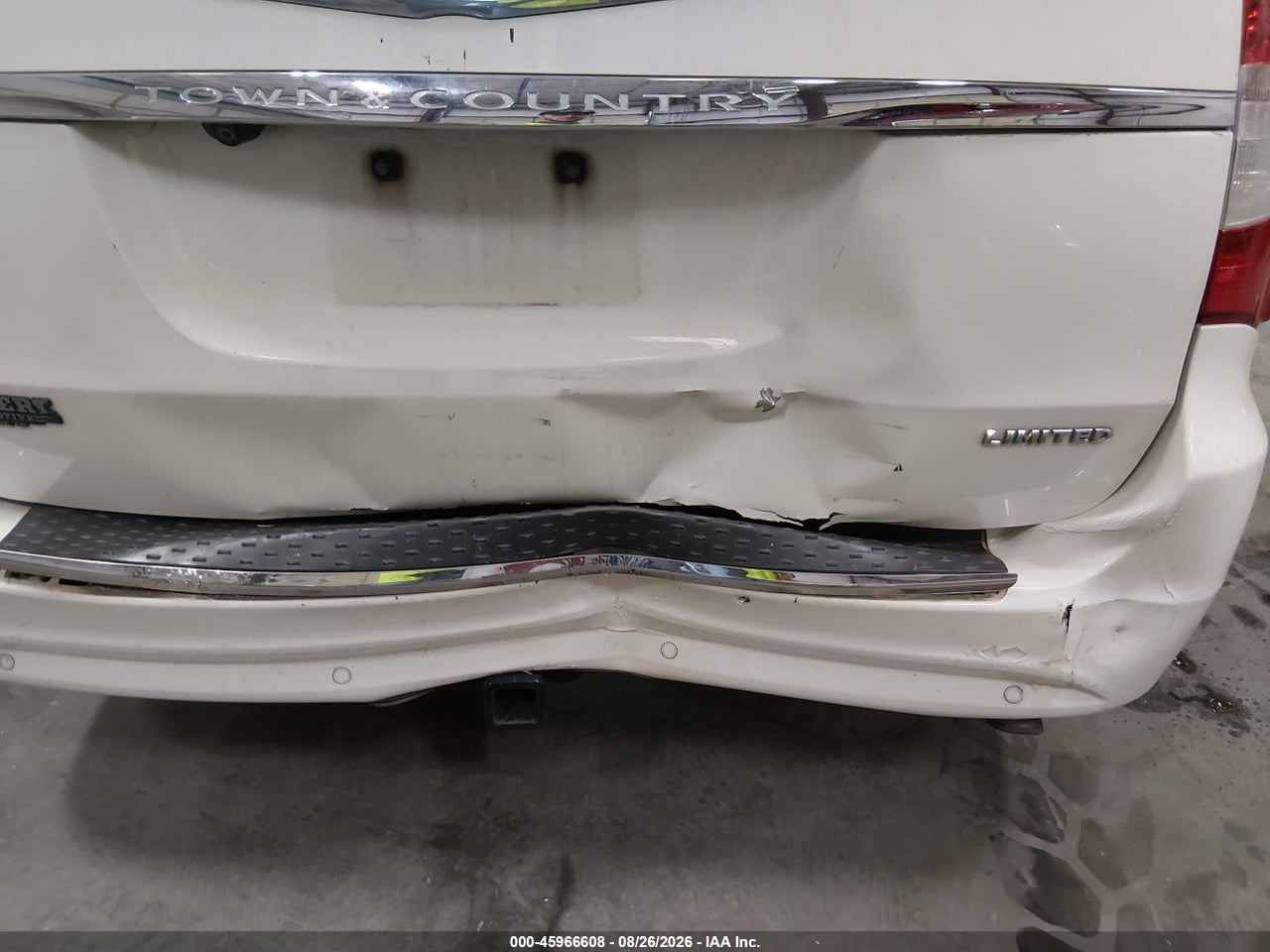 2012 CHRYSLER TOWN &amp; COUNTRY LIMITED · 6/11