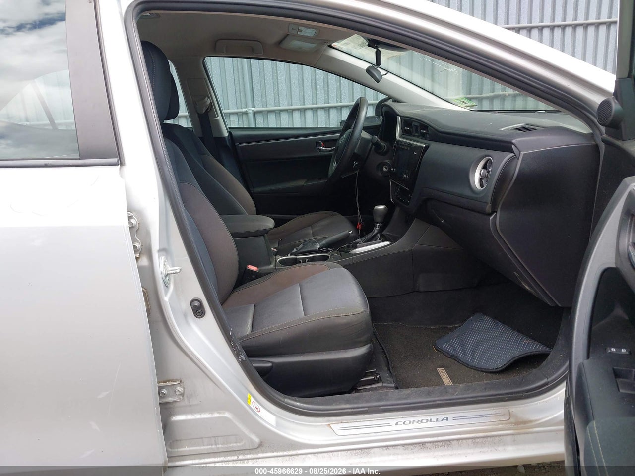 2017 TOYOTA COROLLA LE · 5/11