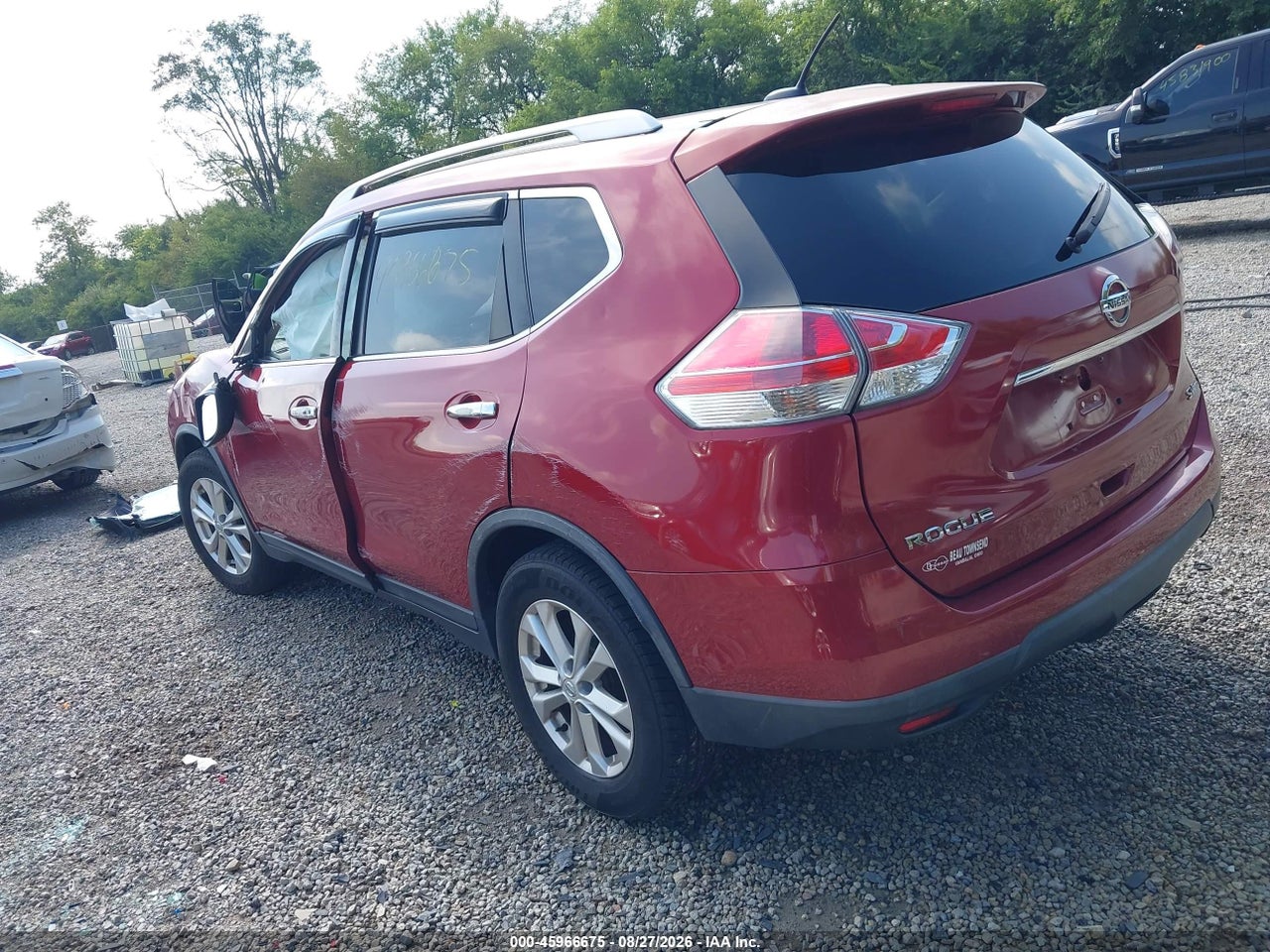 2016 NISSAN ROGUE SV · 3/11
