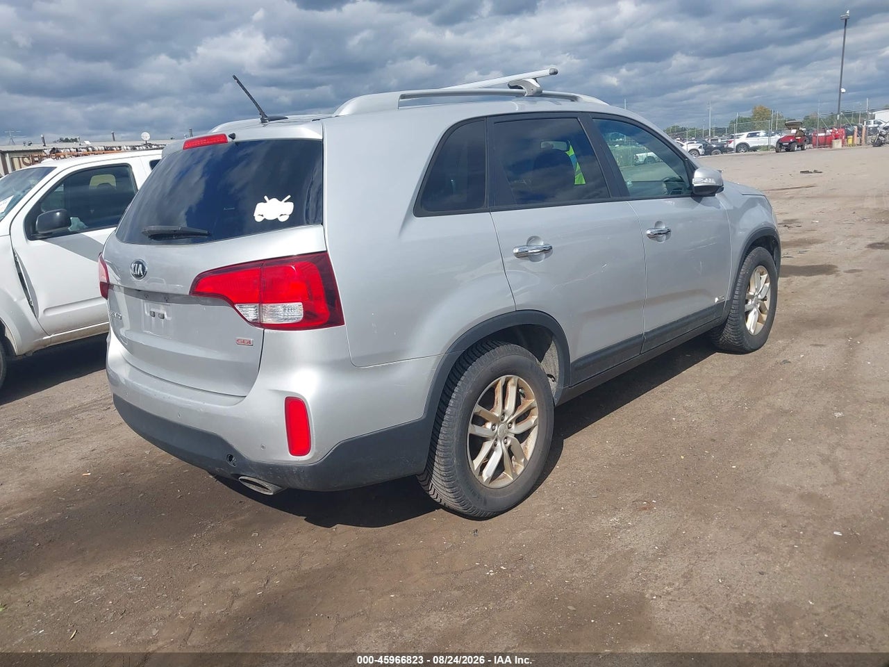 2015 KIA SORENTO LX · 4/11