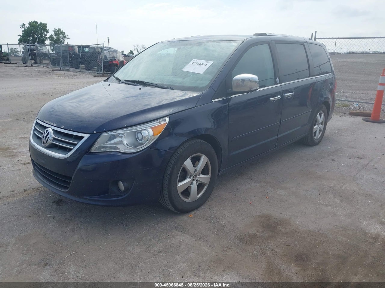 2013 VOLKSWAGEN ROUTAN SEL PREMIUM · 2/11