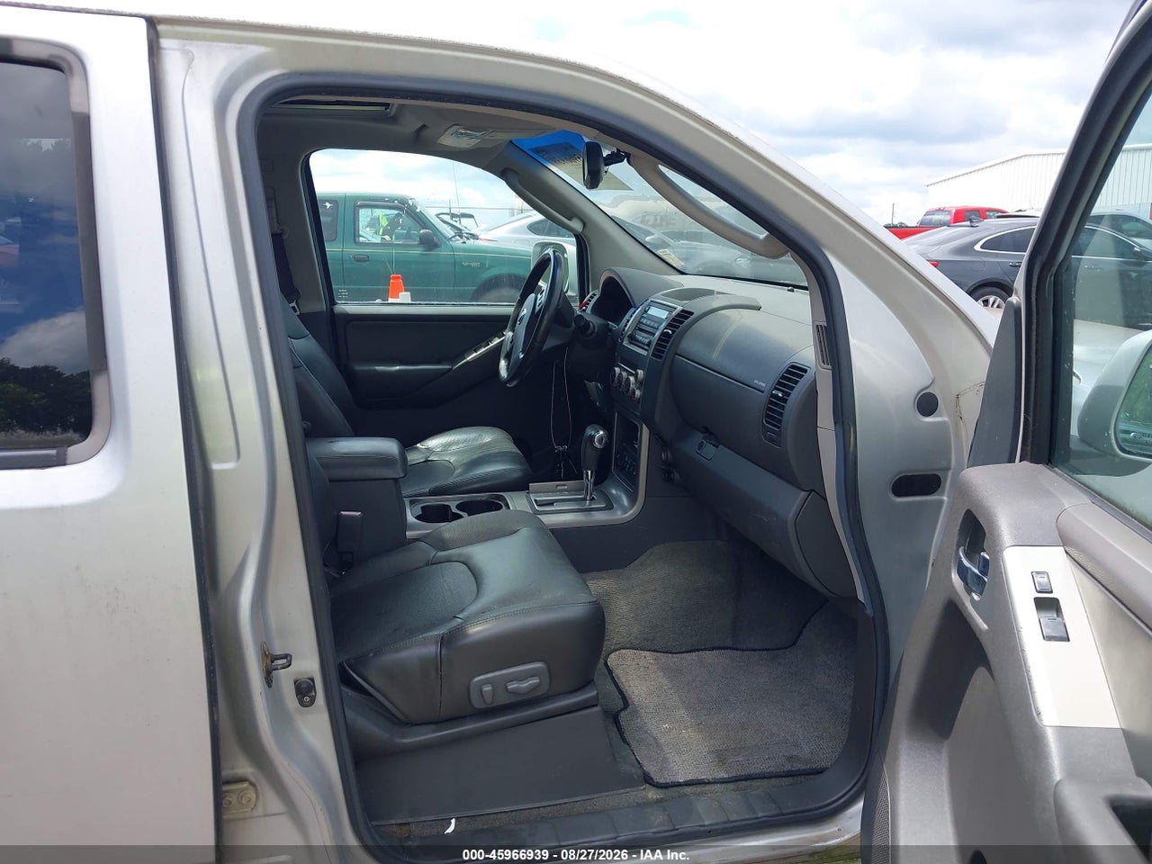 2005 NISSAN PATHFINDER SE OFF-ROAD · 5/11