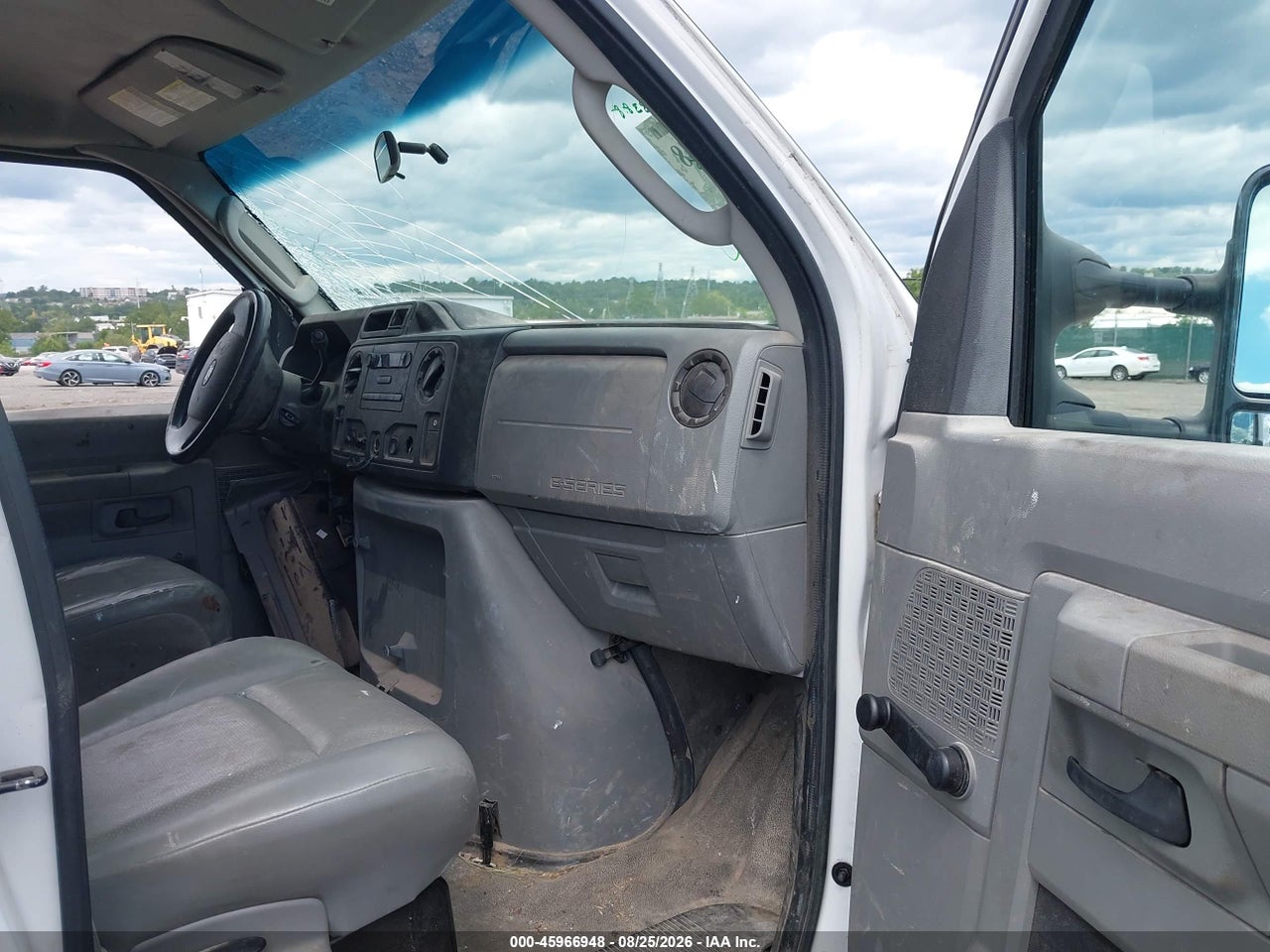 2013 FORD E-250 COMMERCIAL · 5/10
