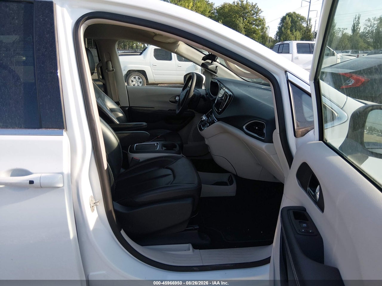 2023 CHRYSLER PACIFICA TOURING L · 5/11
