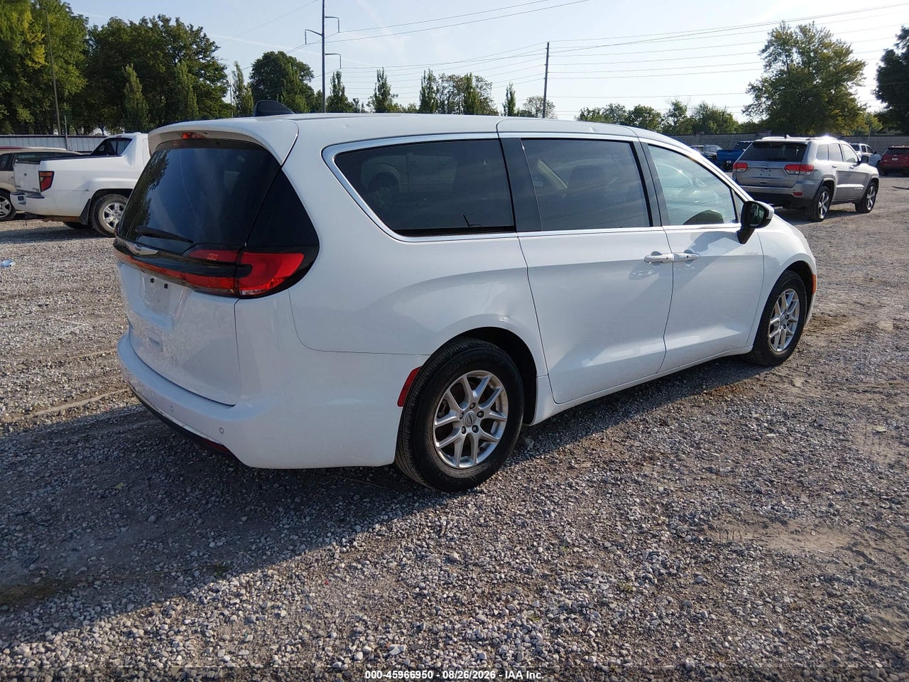 2023 CHRYSLER PACIFICA TOURING L · 2/11