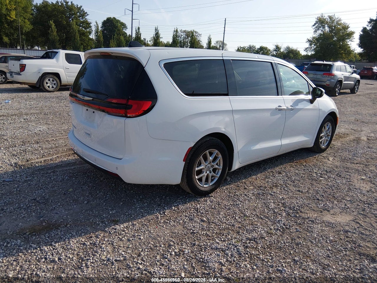 2023 CHRYSLER PACIFICA TOURING L · 4/11