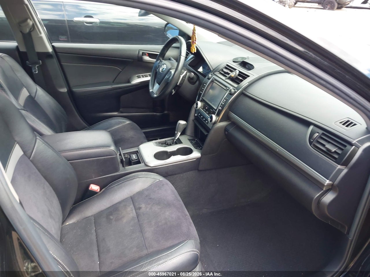 2014 TOYOTA CAMRY SE · 5/11