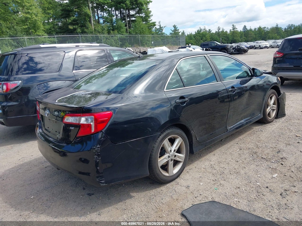 2014 TOYOTA CAMRY SE · 4/11