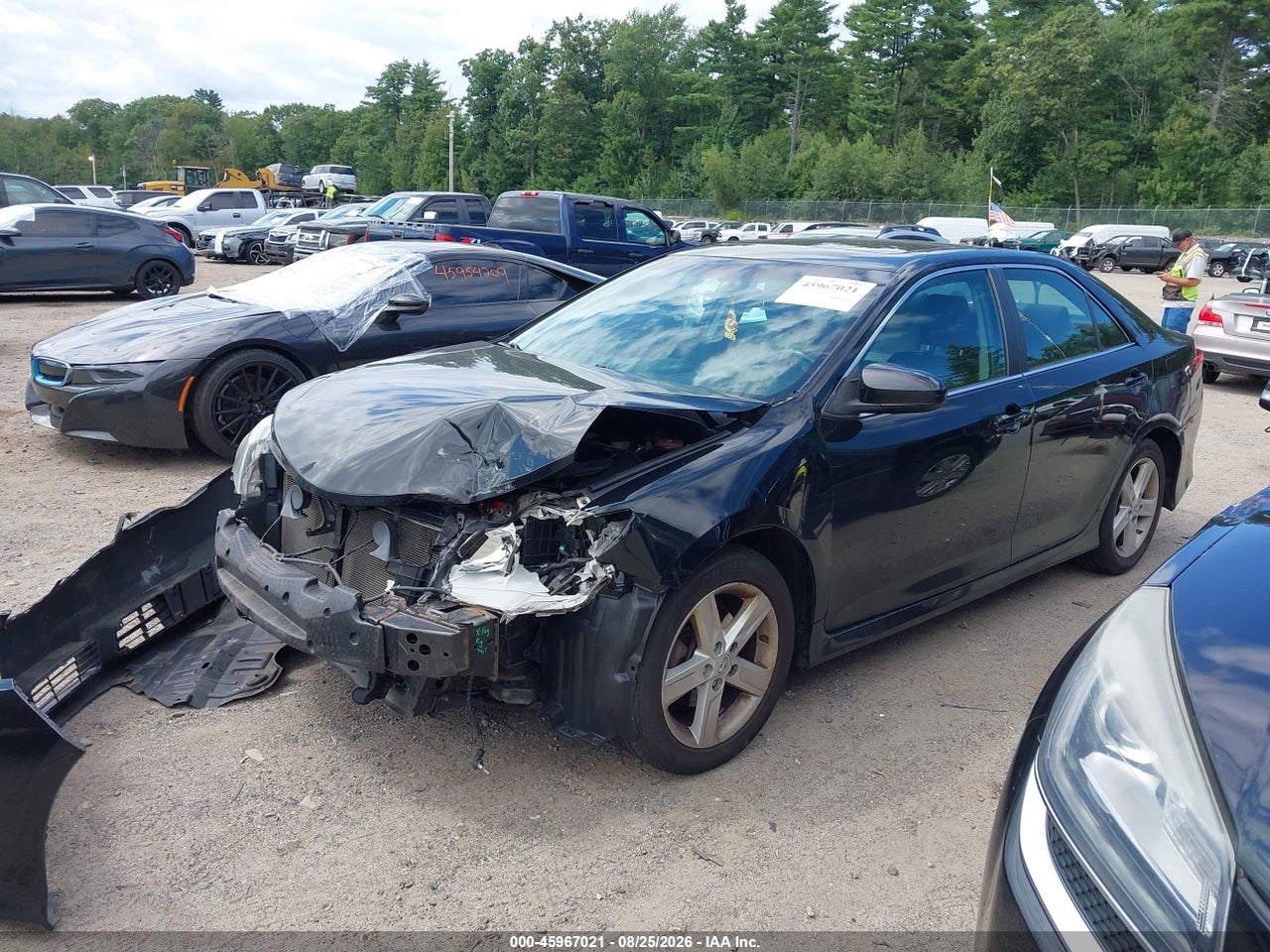 2014 TOYOTA CAMRY SE · 2/11