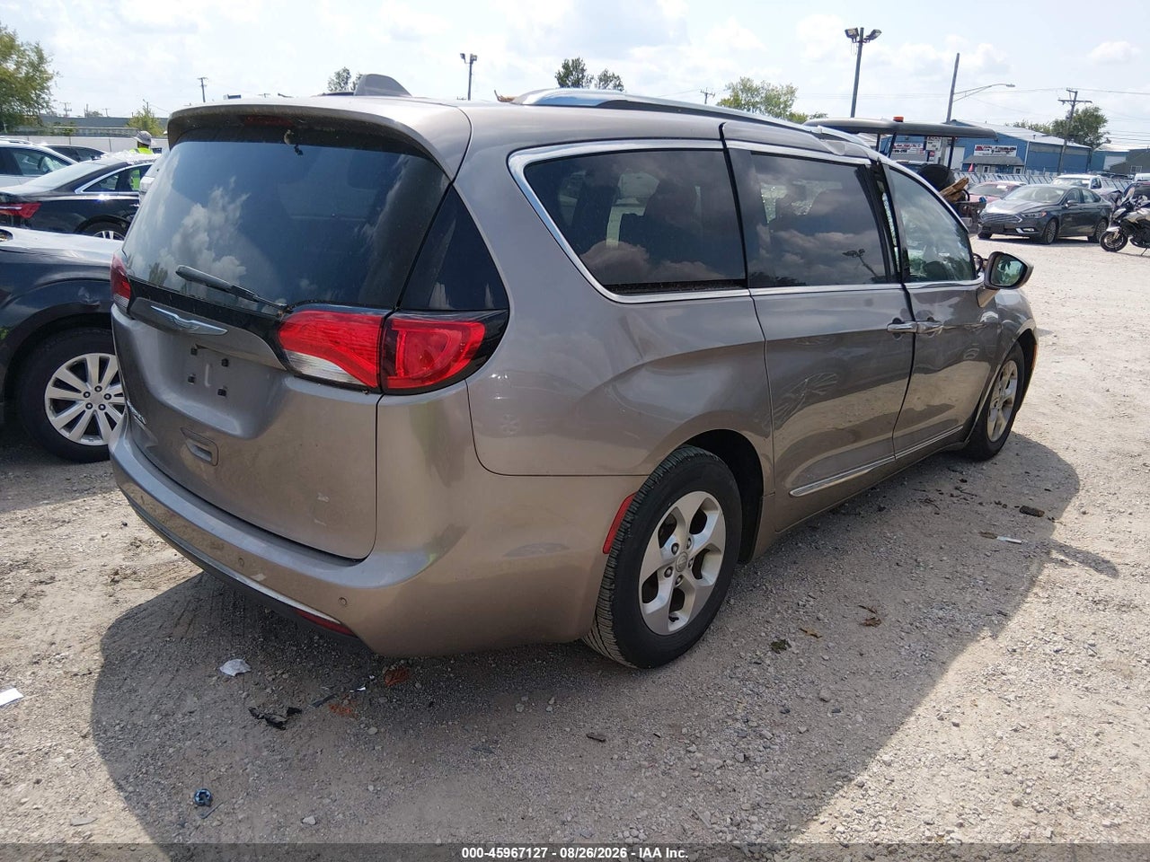2017 CHRYSLER PACIFICA TOURING-L PLUS · 4/11