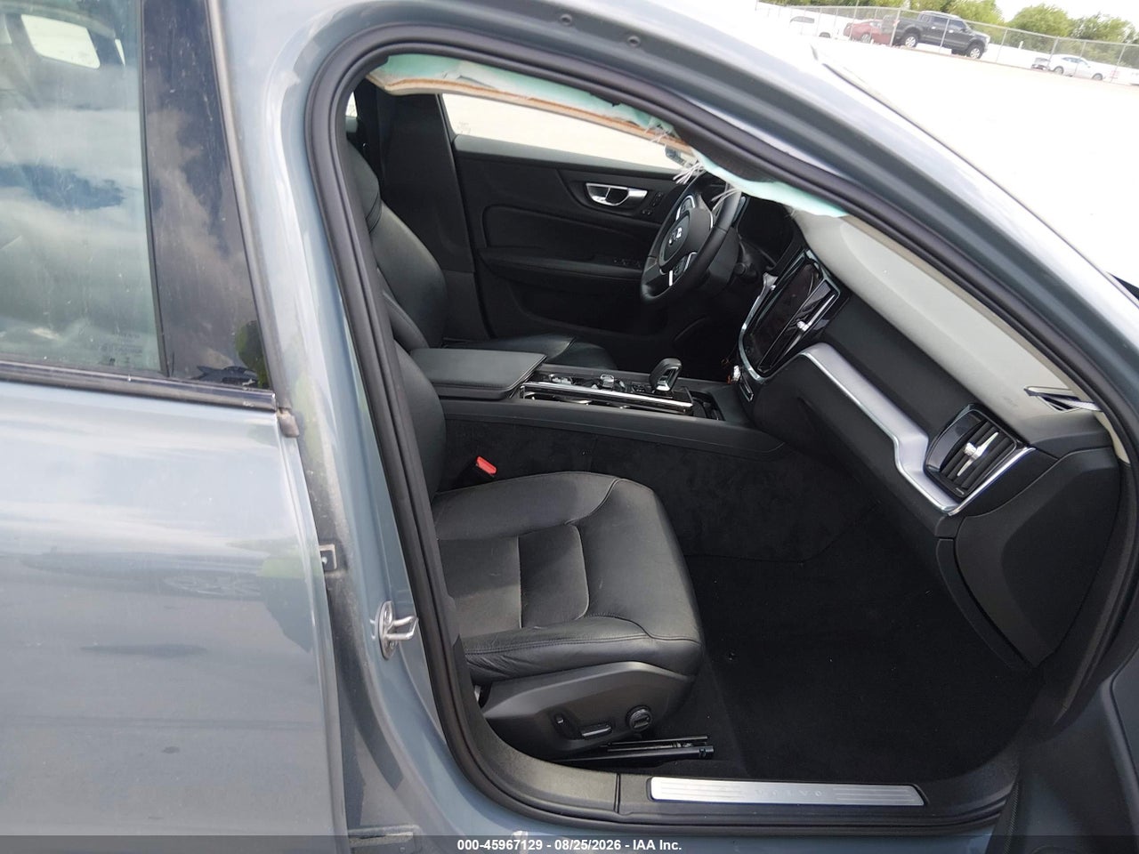 2024 VOLVO S60 B5 CORE DARK THEME · 5/11
