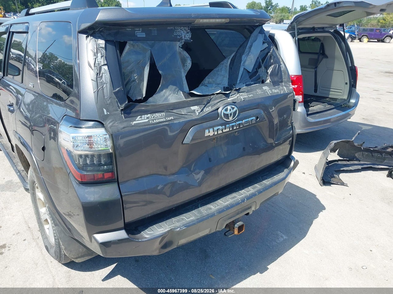 2020 TOYOTA 4RUNNER SR5 · 6/11