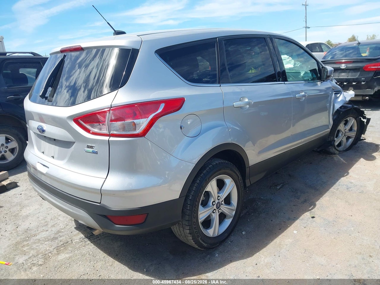 2015 FORD ESCAPE SE · 4/11