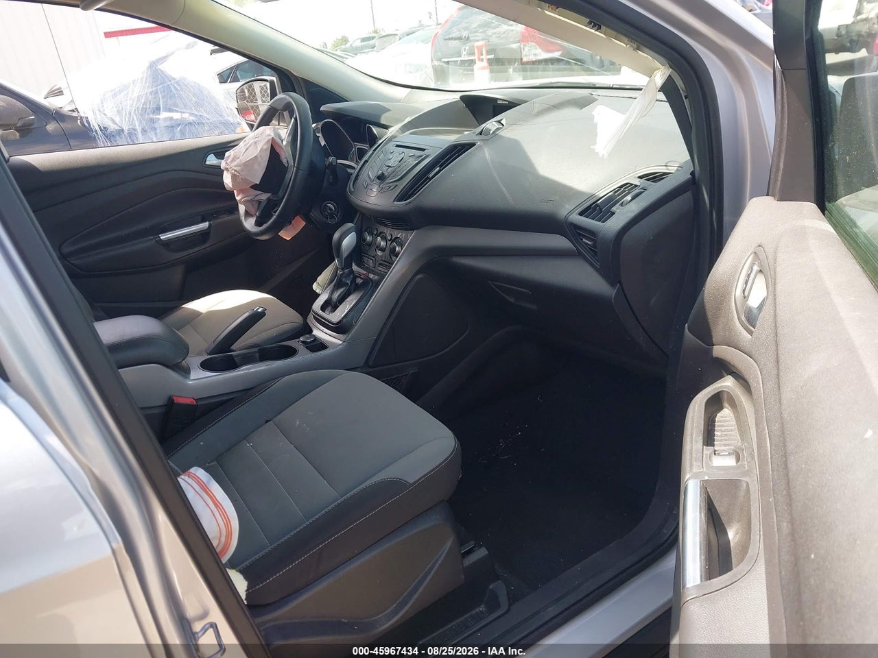 2015 FORD ESCAPE SE · 5/11