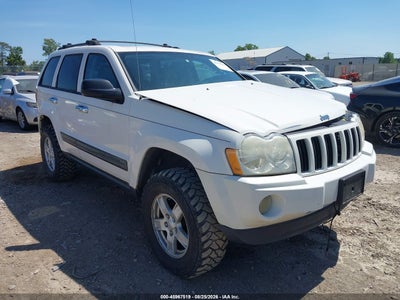 1J4HR48N85C****** · 2005 JEEP GRAND CHEROKEE LAREDO
