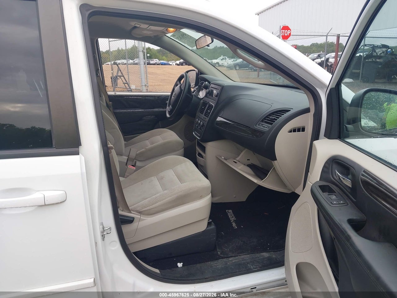 2016 DODGE GRAND CARAVAN SE · 5/11