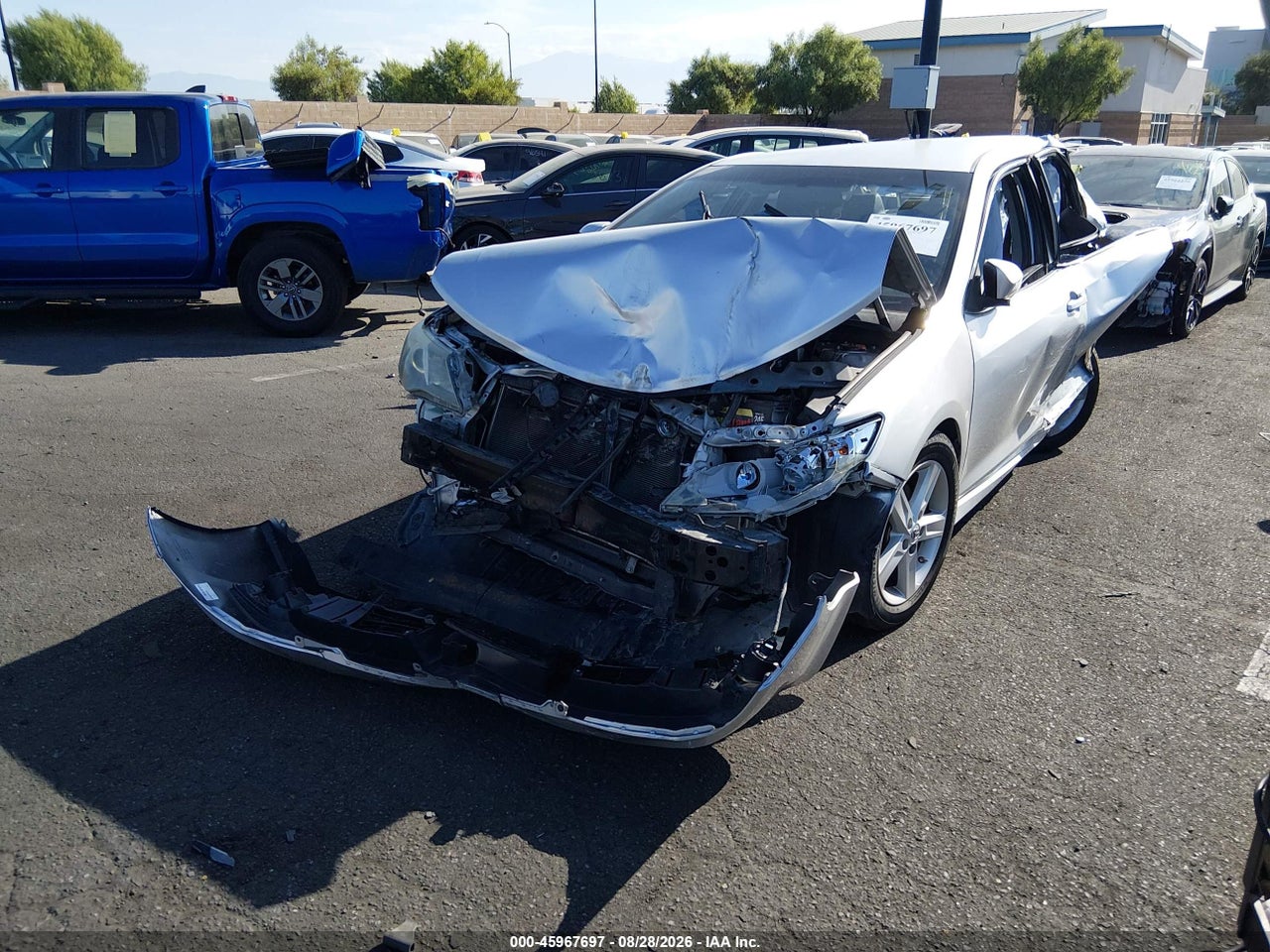 2014 TOYOTA CAMRY SE · 2/11