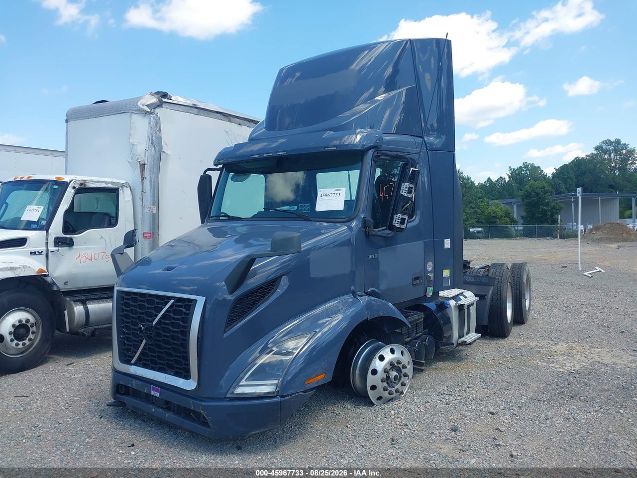 2020 VOLVO VNR   · 2/4
