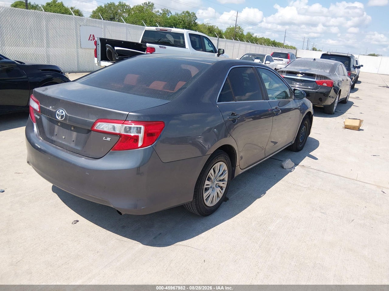 2014 TOYOTA CAMRY LE · 4/11