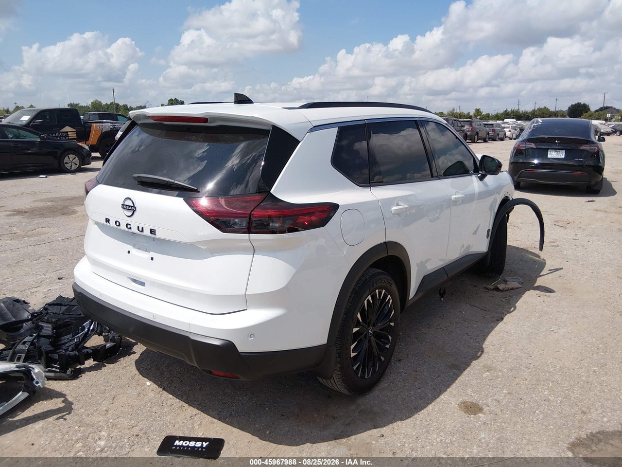 2026 NISSAN ROGUE DARK ARMOR · 4/11