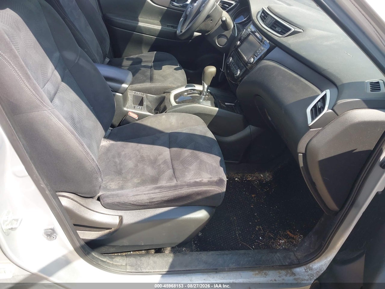 2016 NISSAN ROGUE SV · 5/11