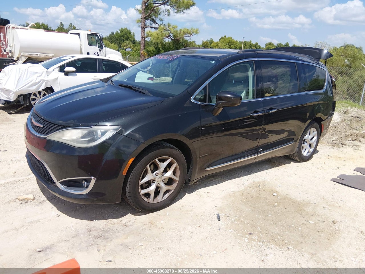 2017 CHRYSLER PACIFICA TOURING-L · 2/11