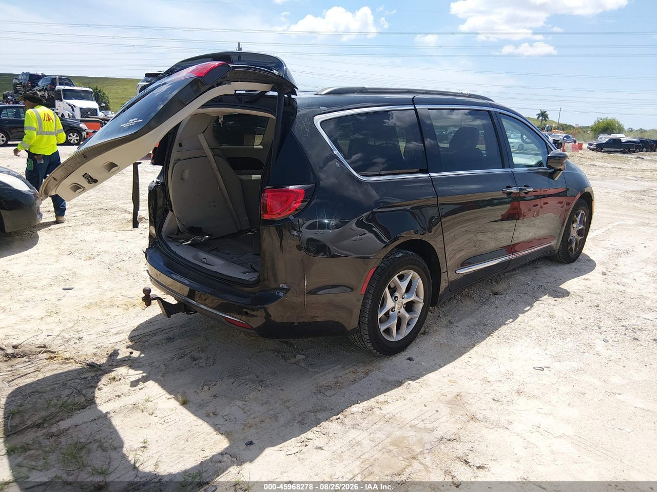 2017 CHRYSLER PACIFICA TOURING-L · 4/11