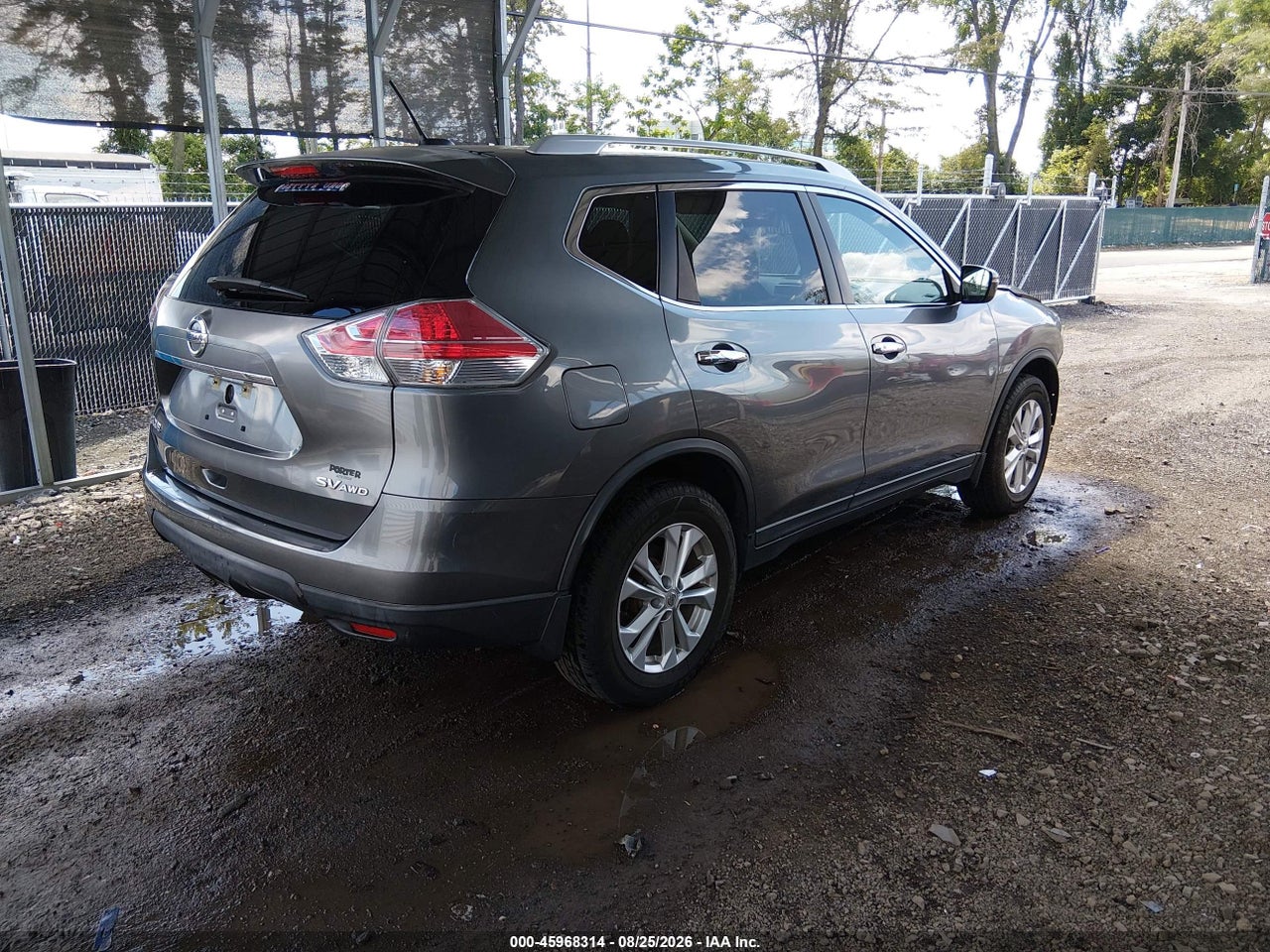 2015 NISSAN ROGUE SV · 4/11