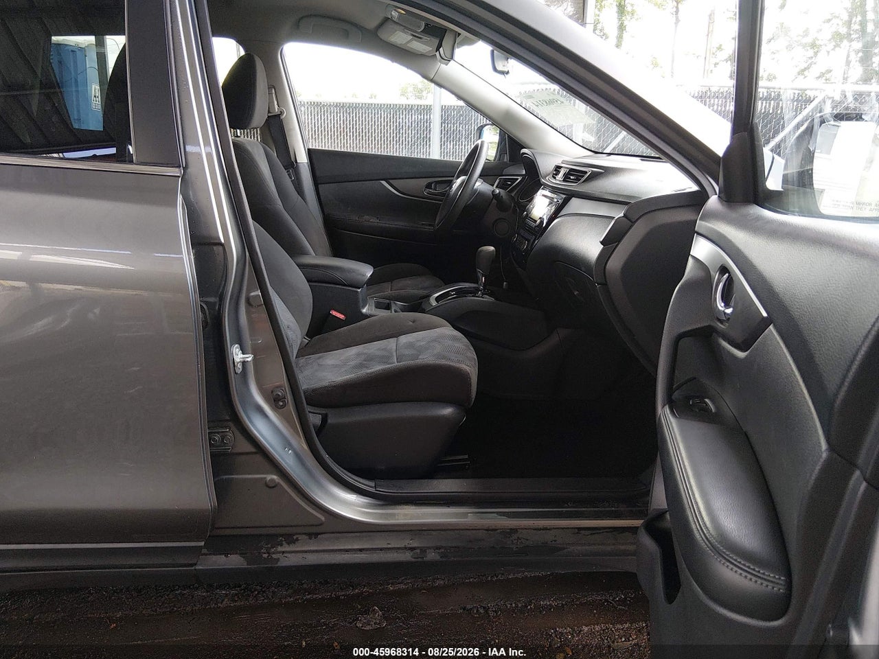 2015 NISSAN ROGUE SV · 5/11