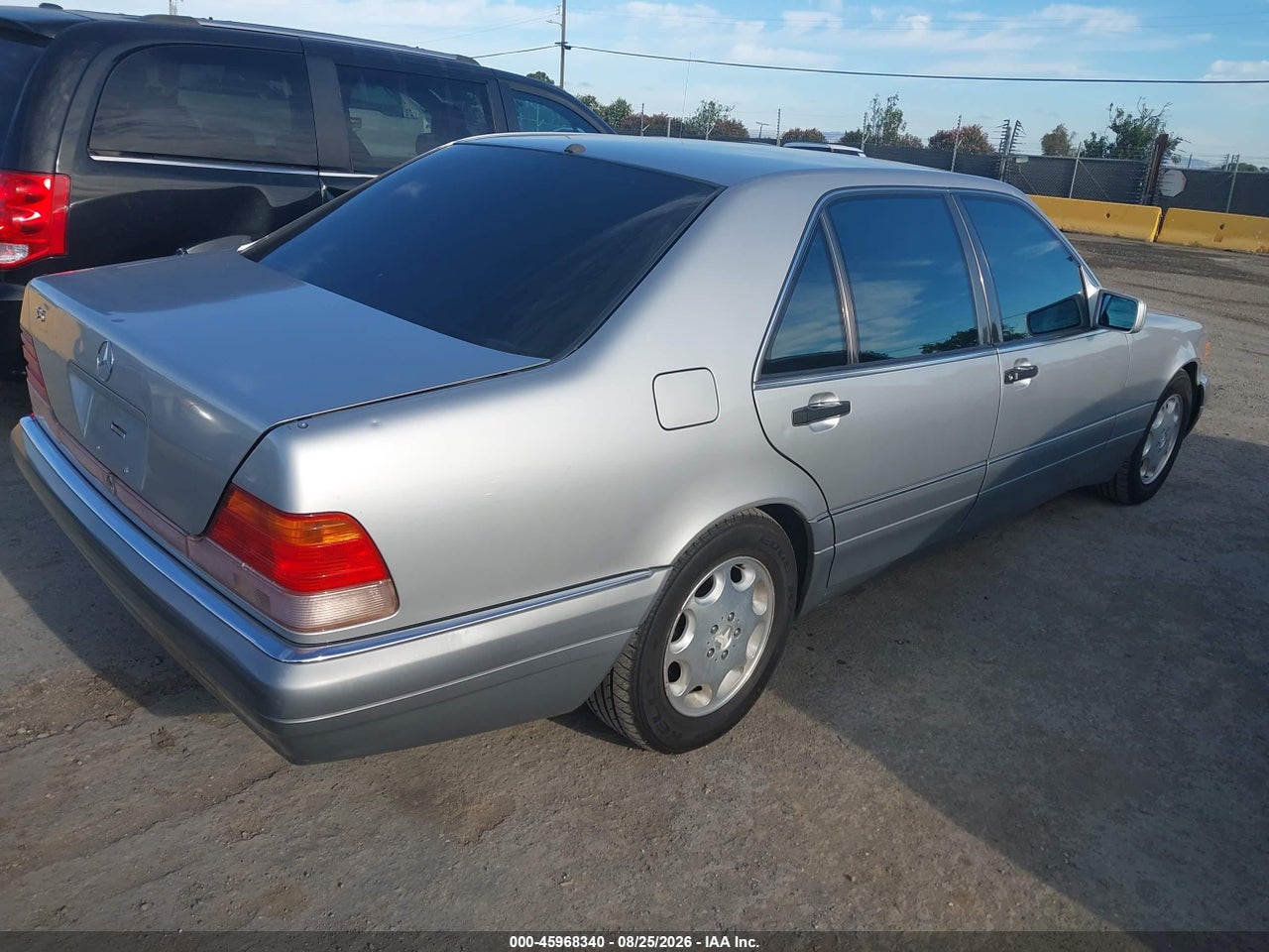 1995 MERCEDES-BENZ S 500 · 4/11