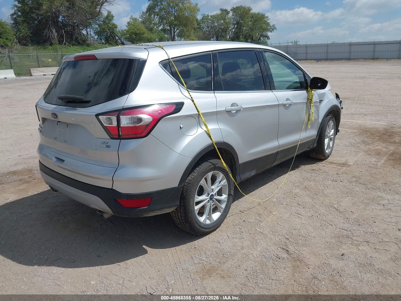 2017 FORD ESCAPE SE · 4/11