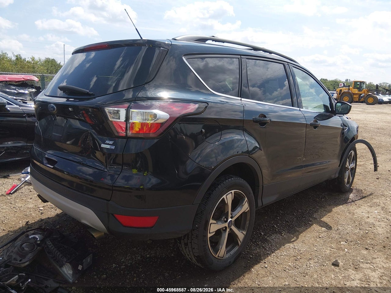 2017 FORD ESCAPE SE · 4/11