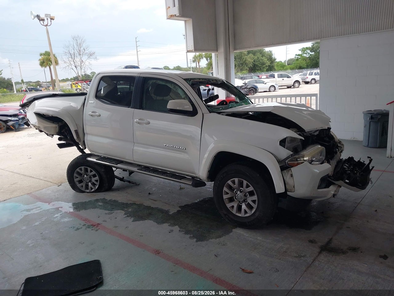 5TFAZ5CN4JX****** · 2018 TOYOTA TACOMA SR5 V6
