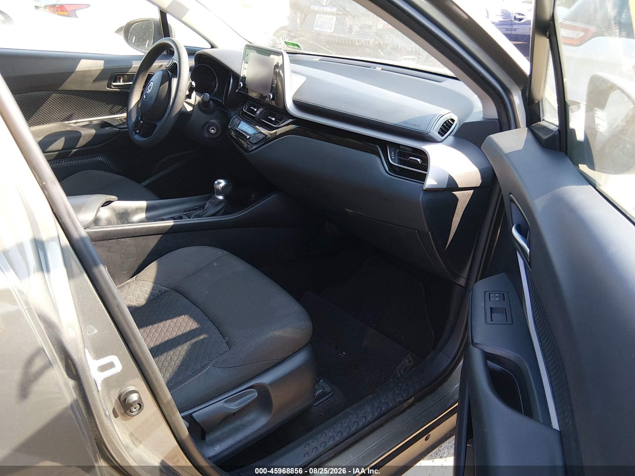 2021 TOYOTA C-HR LE · 5/11