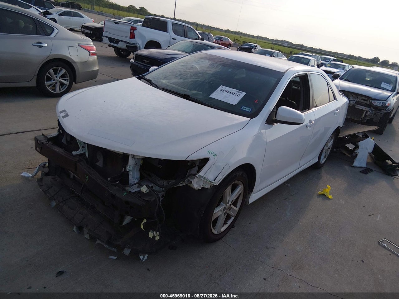 2014 TOYOTA CAMRY SE · 2/11