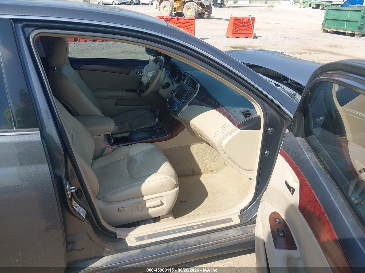 2011 TOYOTA AVALON LIMITED · 5/10