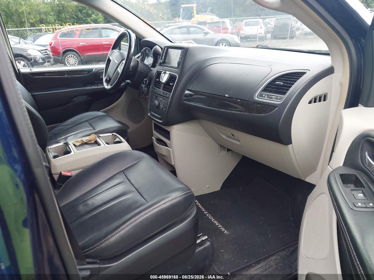 2016 CHRYSLER TOWN &amp; COUNTRY TOURING · 5/11