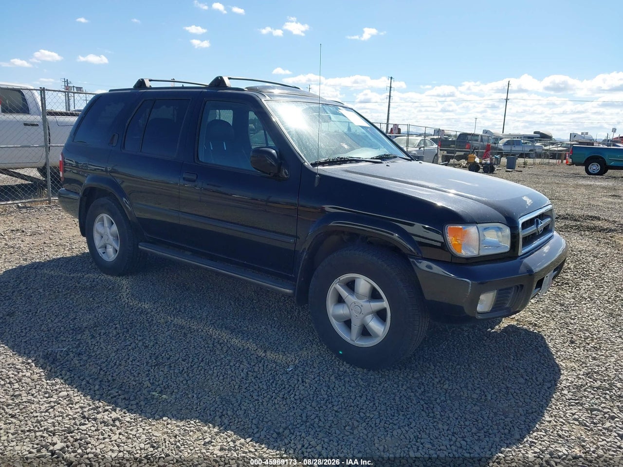 2001 NISSAN PATHFINDER LE