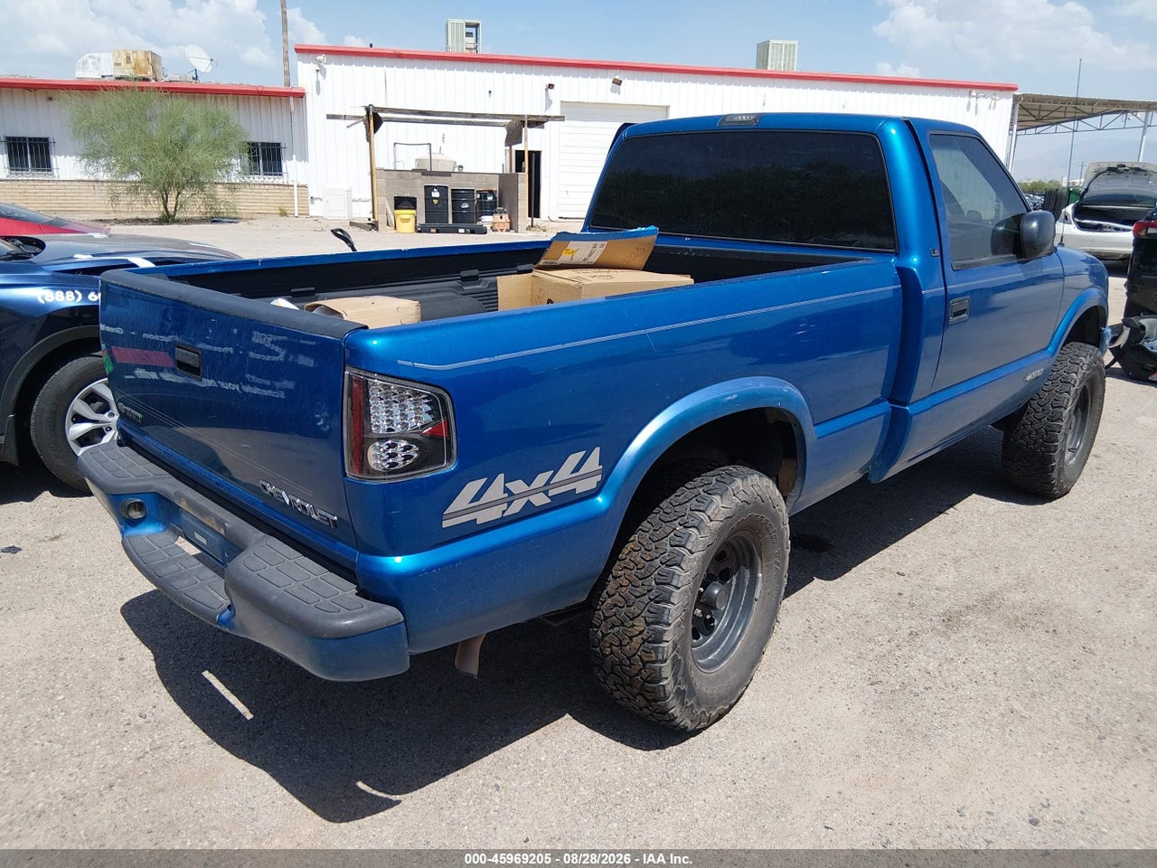 2000 CHEVROLET S-10 LS · 4/10