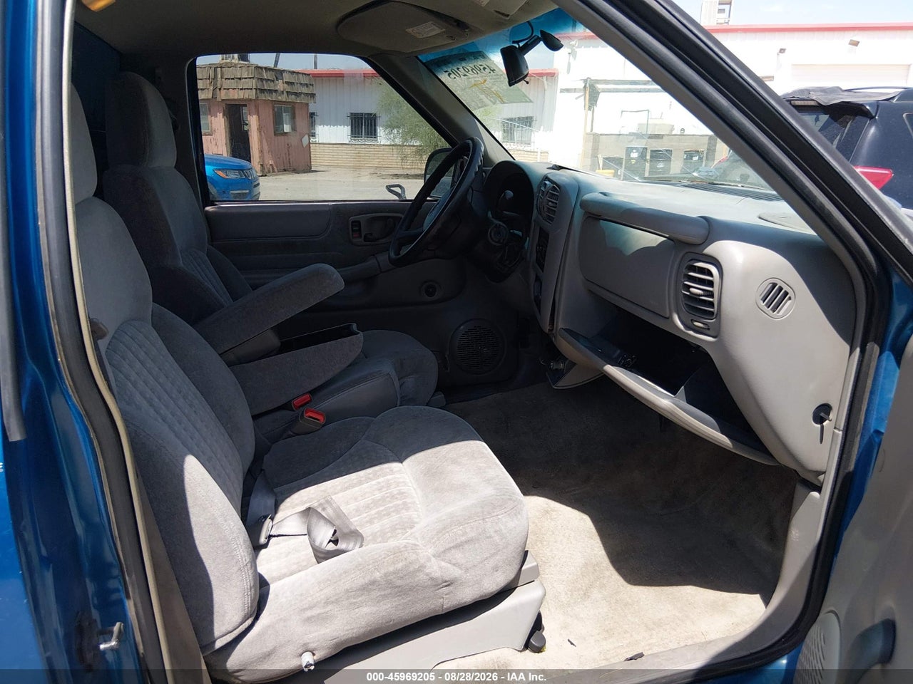 2000 CHEVROLET S-10 LS · 5/10