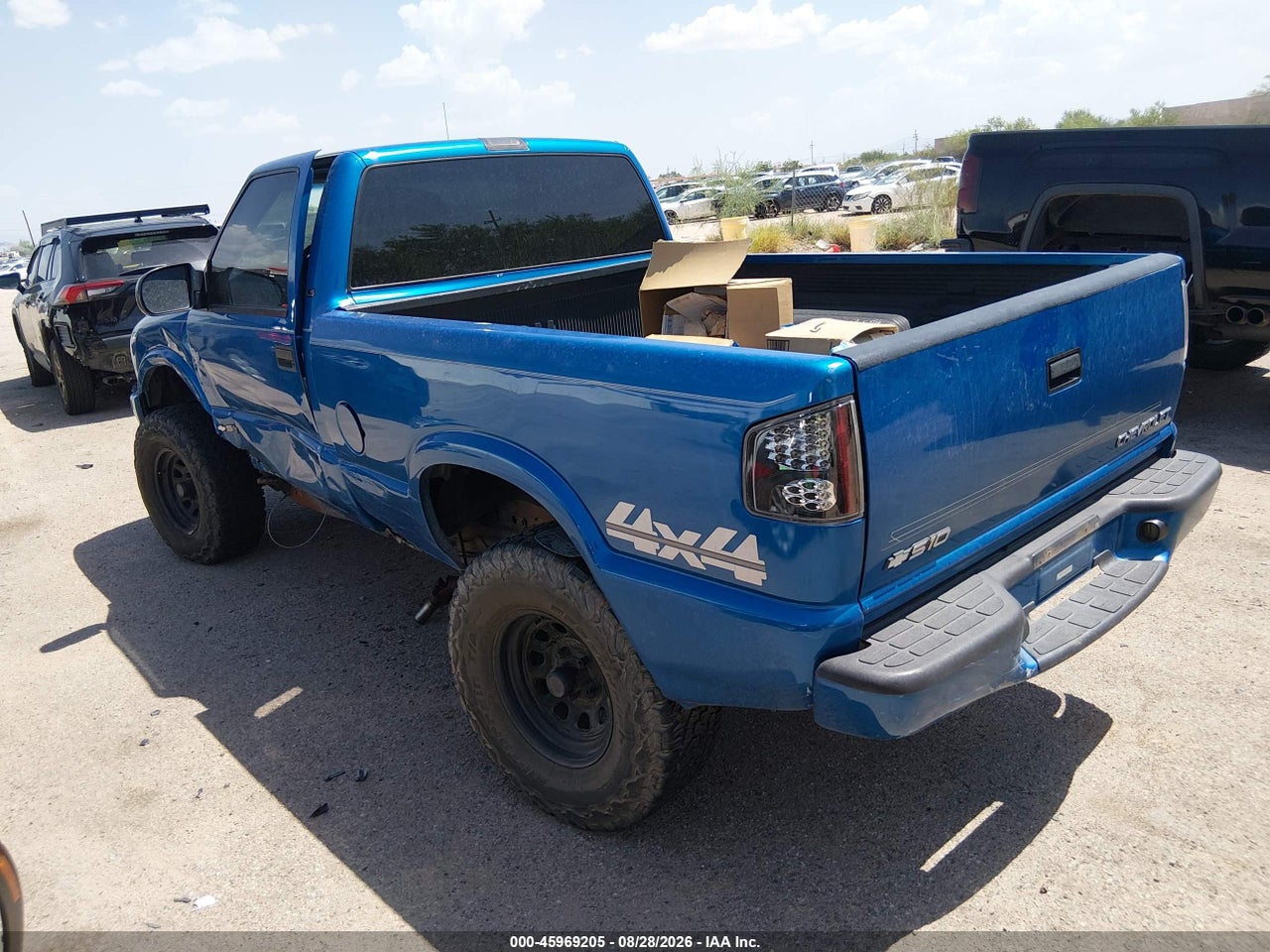 2000 CHEVROLET S-10 LS · 3/10