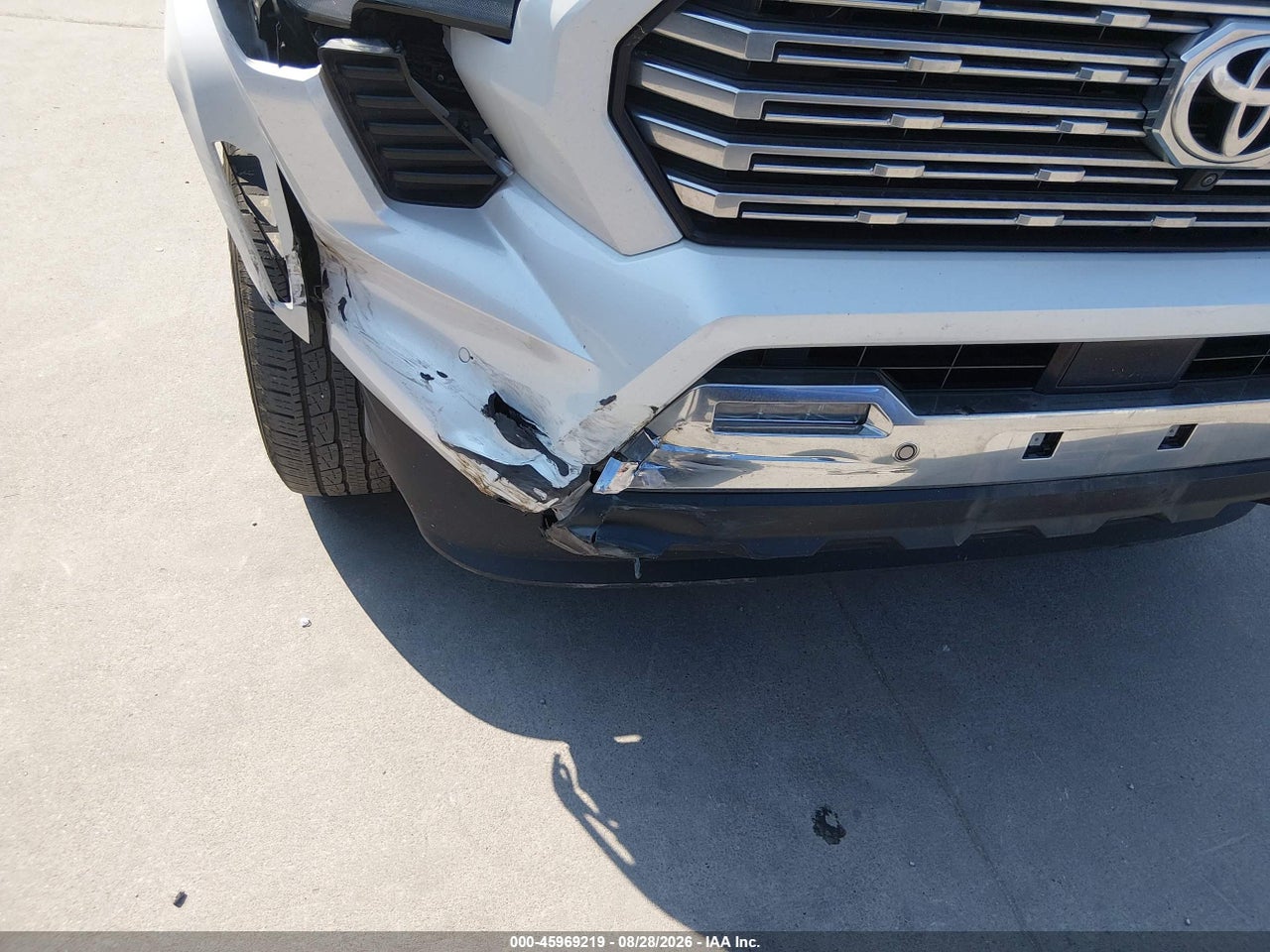 2025 TOYOTA TACOMA LIMITED · 6/11