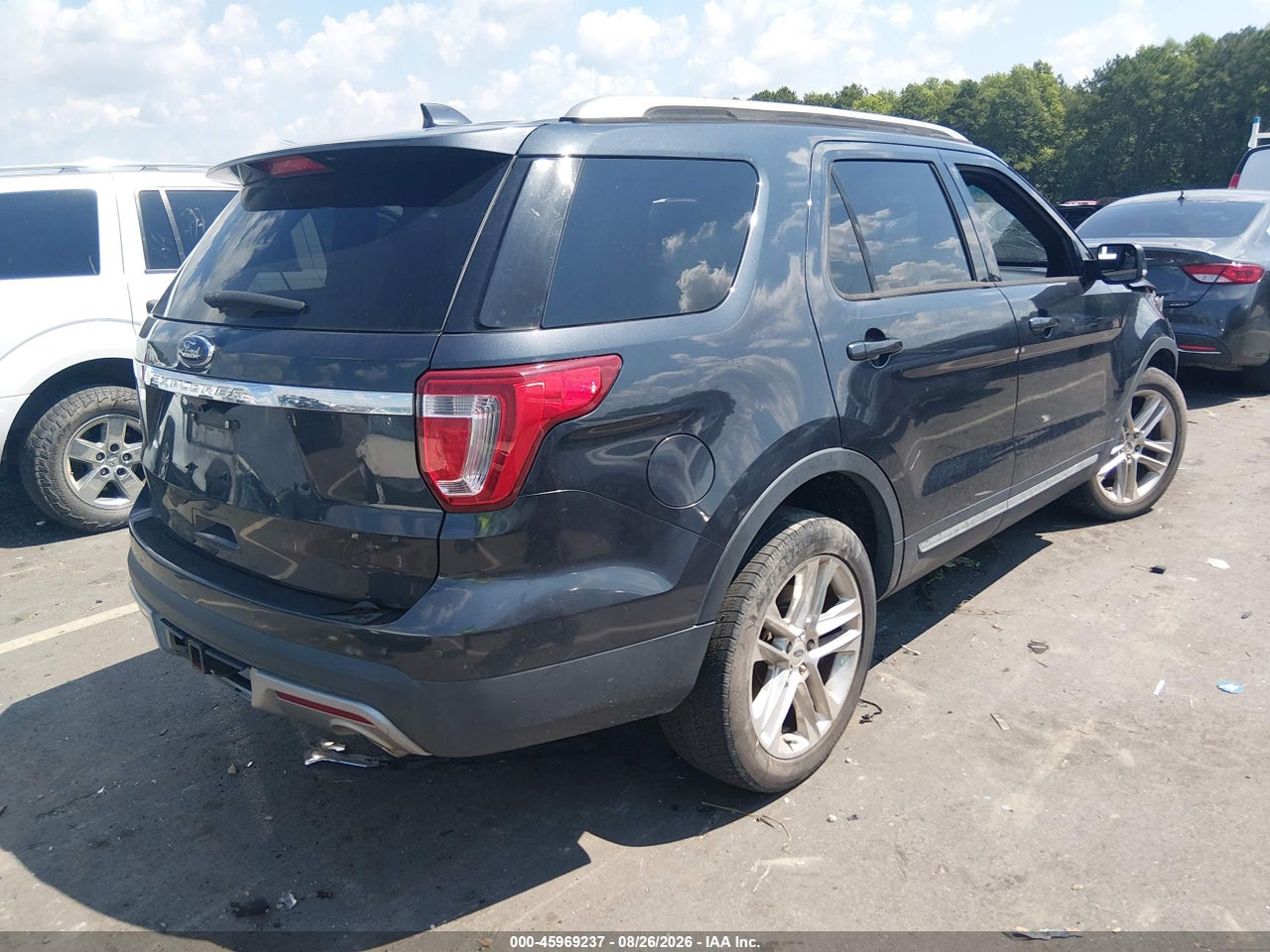 2017 FORD EXPLORER XLT · 4/10