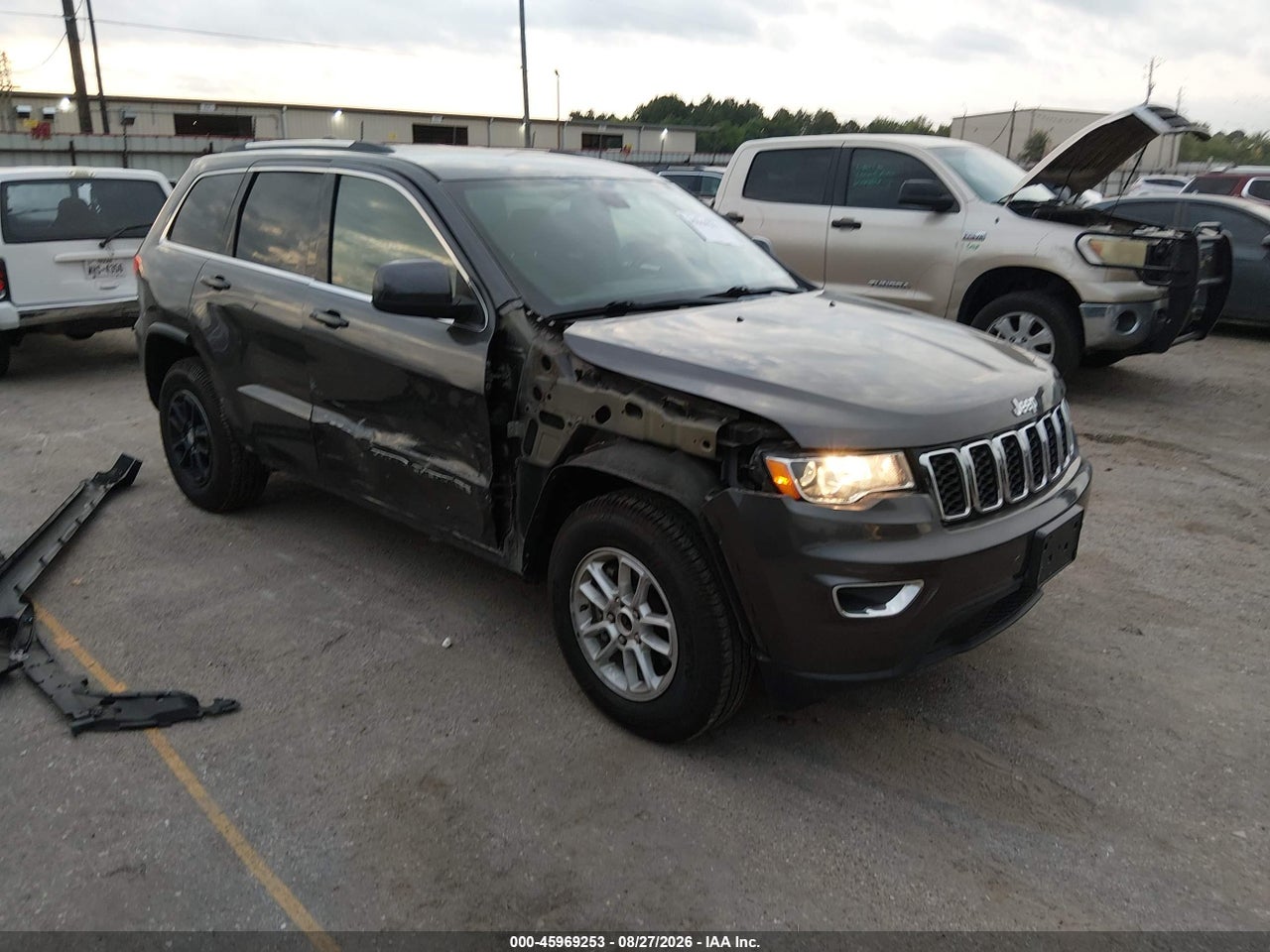 1C4RJEAG7KC****** · 2019 JEEP GRAND CHEROKEE LAREDO E 4X2