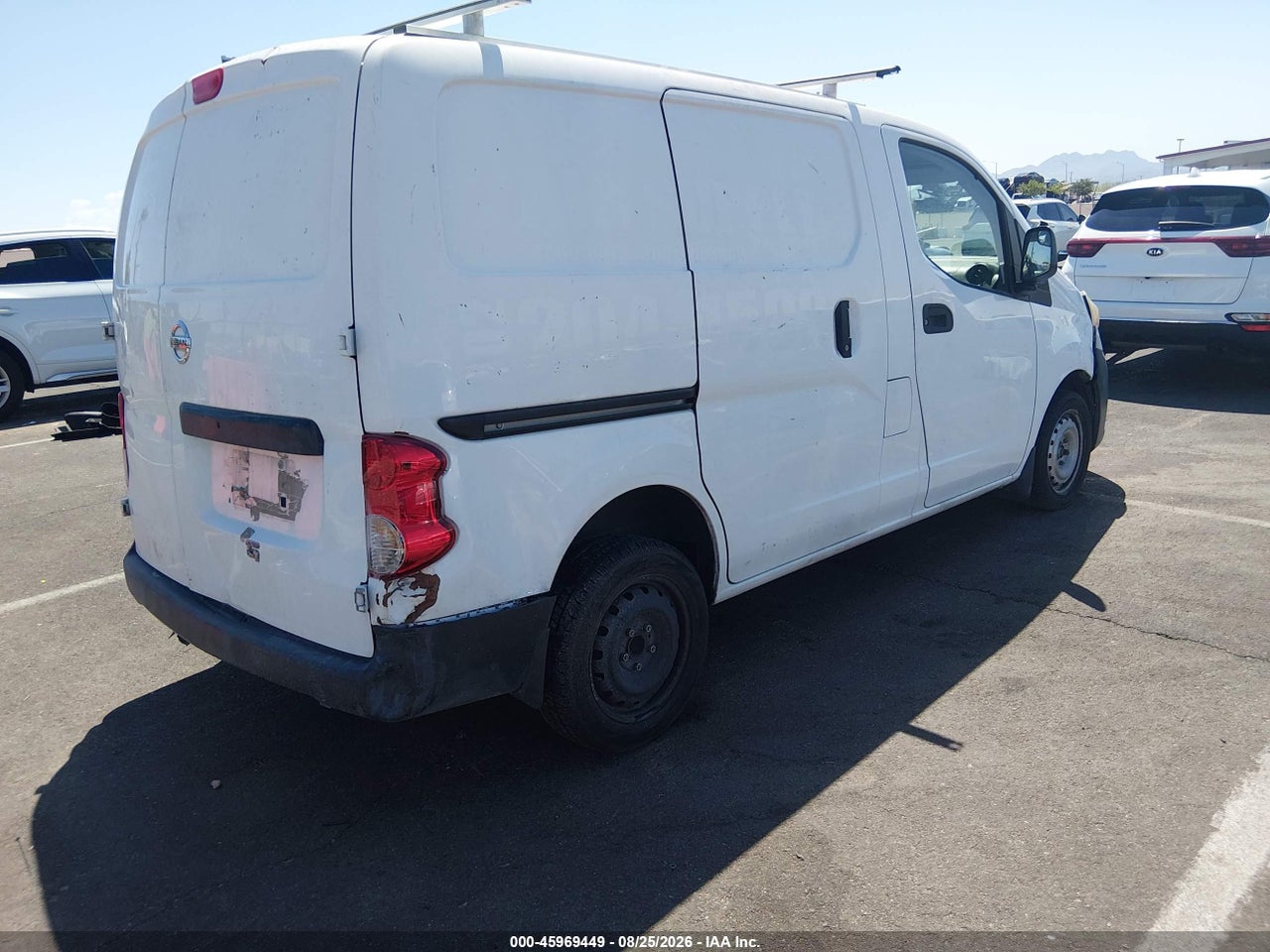 2015 NISSAN NV200 S · 4/10